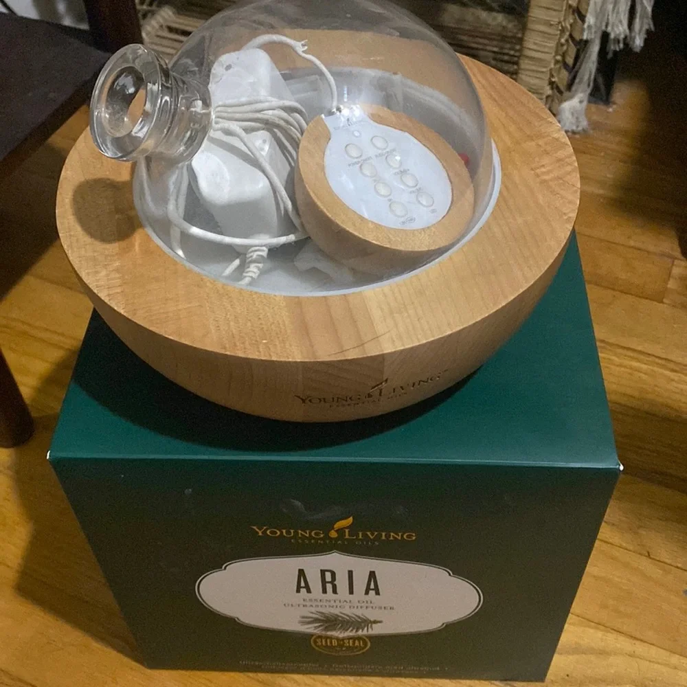 Young Living Aria Diffuser with Green Glow - Picture 3 of 5